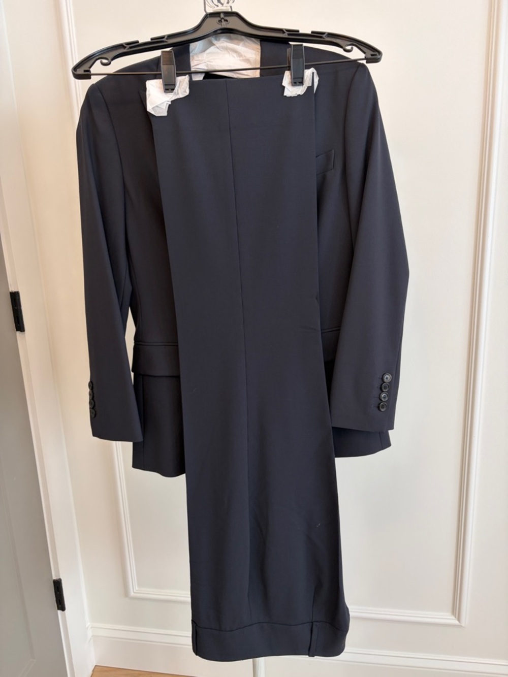 Stunning BOSS Navy Pant Suit from Sak’s, 4, EUC